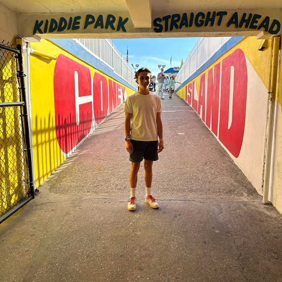 Meet your Posher, Dylan - Picture 3 of 4